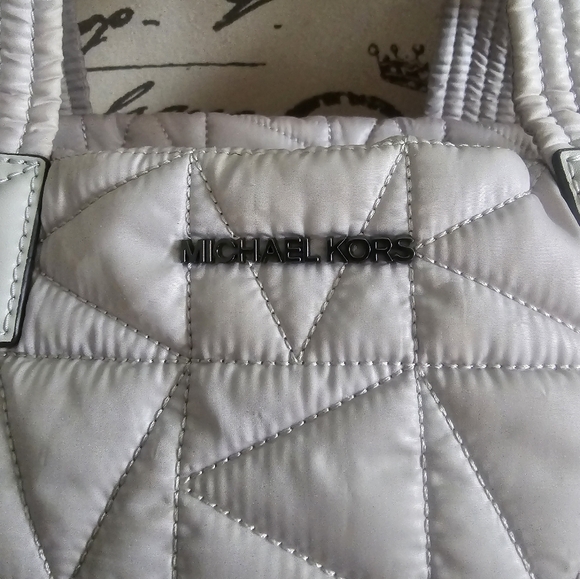Michael Kors Winnie Quilted Nylon Lt Gray Tote EUC - Picture 5 of 10